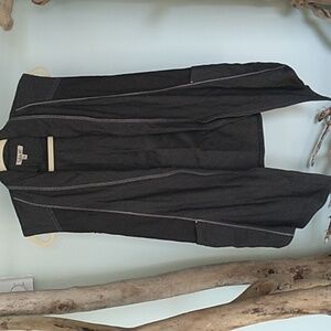 Open front waterfall sleeveless collared contrast stitching women's top. Small